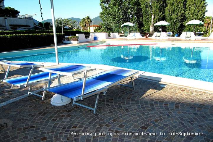 Ferienwohnung für 4 Personen, mit Balkon und Pool in Terracina