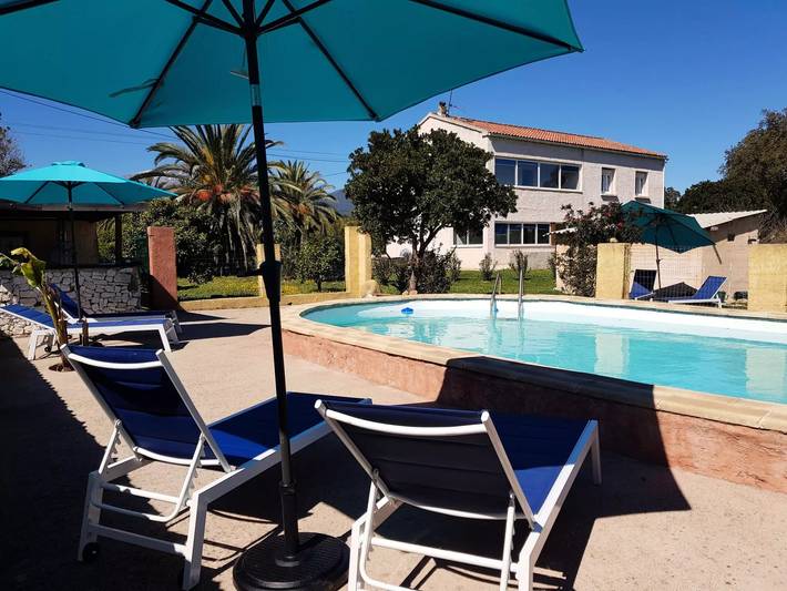 Location de vacances pour 15 personnes, avec piscine et jardin à Solaro