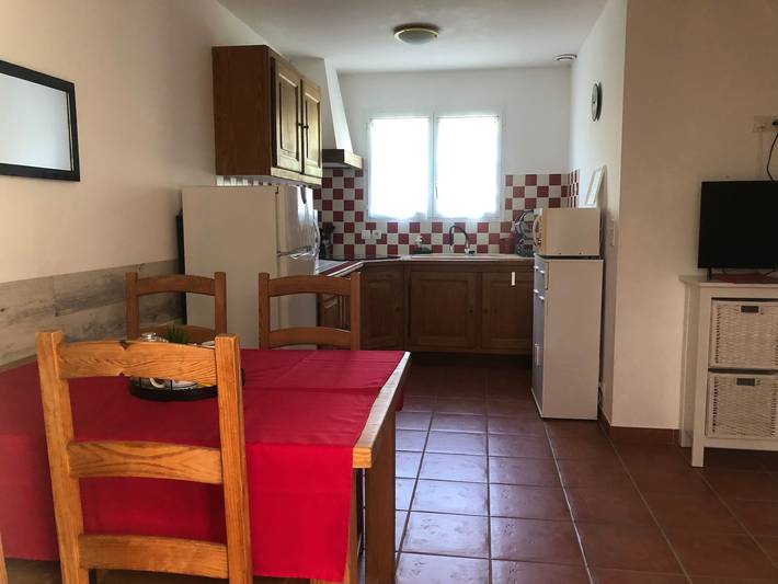 Gîte 'Le Murier Platane' da Heike e Didier, piscina condivisa, Wi-Fi e aria condizionata in Saint-Christol-lès-Alès, Alès e dintorni