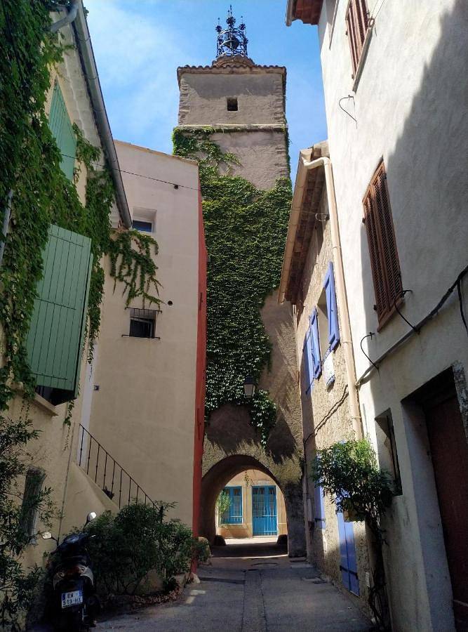 Appartement entier, Studiolaroque in La Roquebrussanne, Région de Brignoles