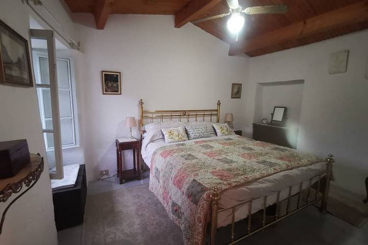 Rustico per 5 persone, con balcone e giardino in Liguria