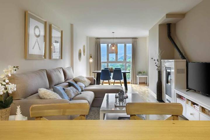 Apartamento para 6 personas, con piscina además de terraza y vistas en Panticosa