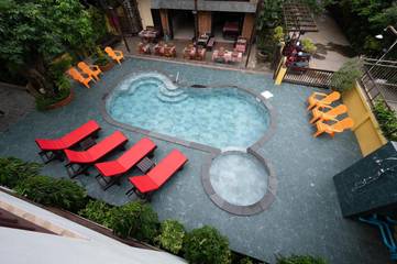 Chambre d’hôte pour 2 personnes, avec jardin ainsi que vue et piscine à Chiang Mai