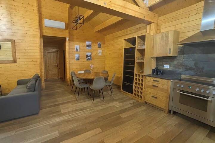 Chalet pour 8 personnes, avec jardin et jacuzzi
