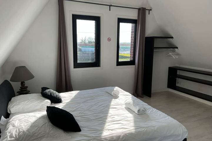 Zi Villa – 14 people – 6 bedrooms–4 bathrooms – Jacuzzi, pool table, indoor pool in Arques, Saint-Omer und Umgebung