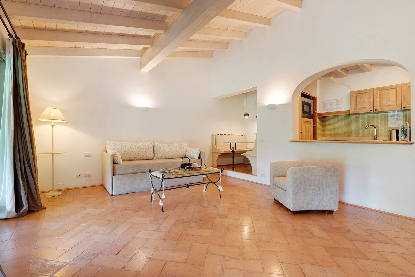 Ganze Wohnung, Apartment 'Zaffiro' mit Gemeinschaftspool, Wlan und Klimaanlage in Puegnago sul Garda, Gardasee-Berge