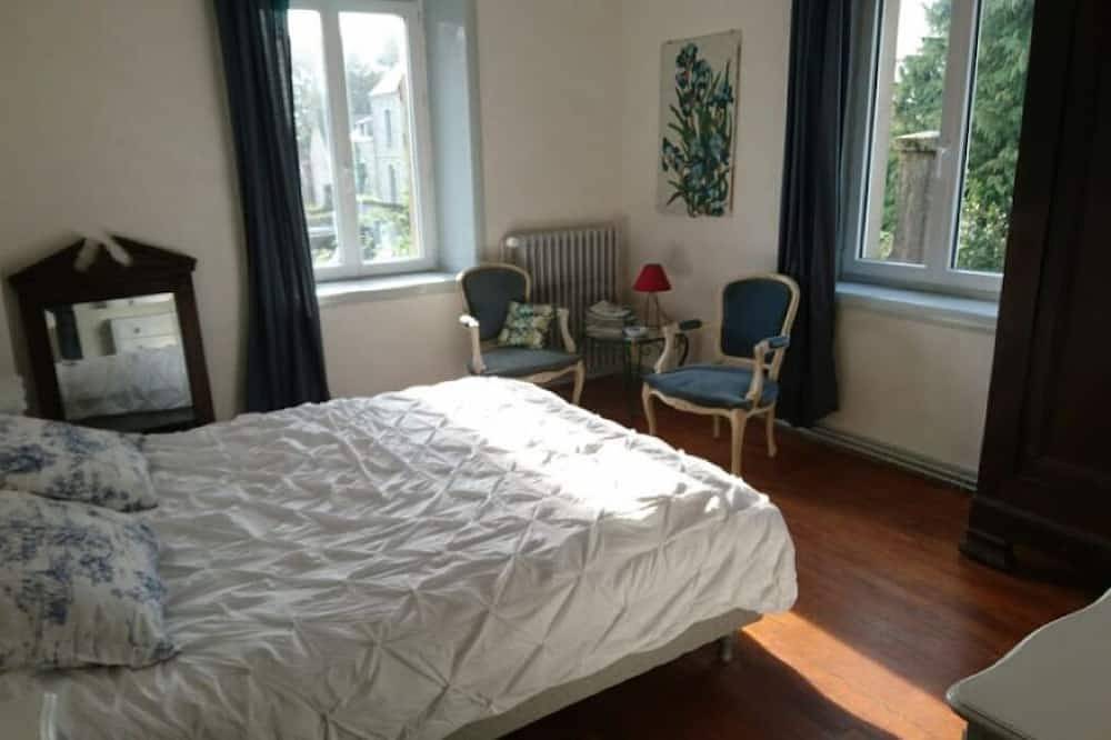 Large family house with Park in Central Brittany in Maël-Carhaix, Guingamp Region
