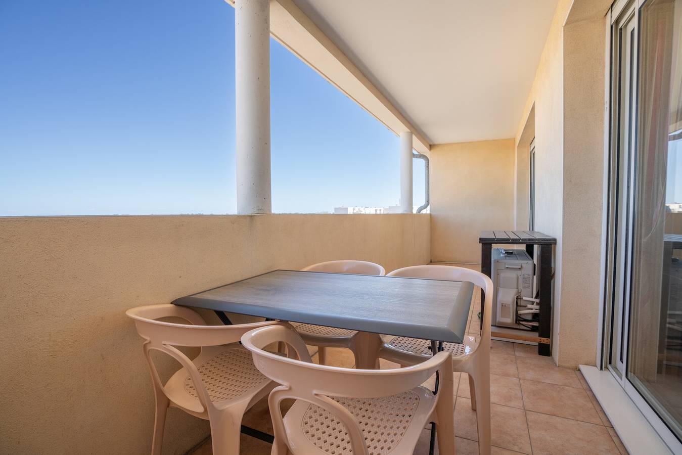 Appartement entier, Appartement 6 pers., avec clim, piscine, garage, vue sur lac, terrasse & Wi-Fi in Le Grau-du-Roi, Côte d'Améthyste