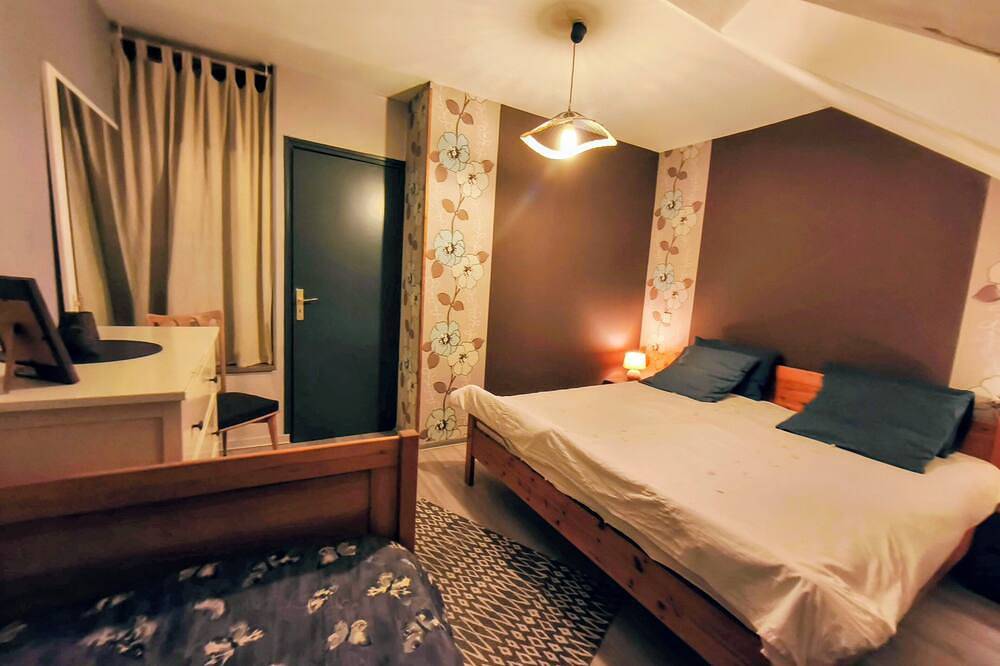 Entire apartment, Gîte Côte 204, ideal for your stay with catering available at La Cave 204 in Château-Thierry, Aisne