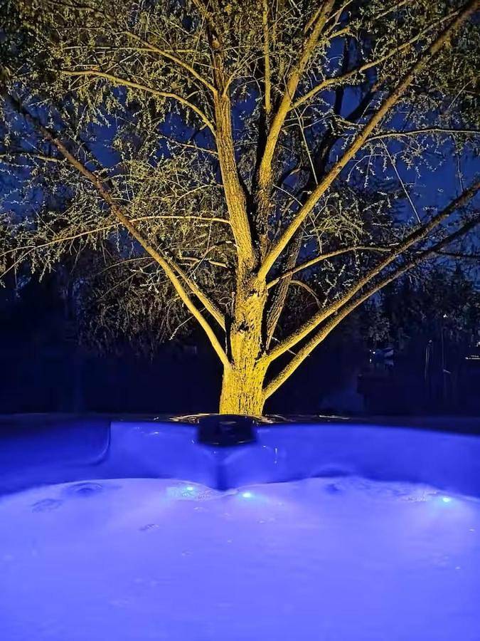 Gîte pour 2 personnes, avec Jacuzzi et Terrasse ainsi que Jardin et Vue sur le lac dans Grundviller