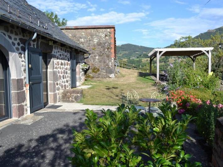 Location de vacances pour 8 personnes, avec jardin à Mandailles-Saint-Julien - 3
