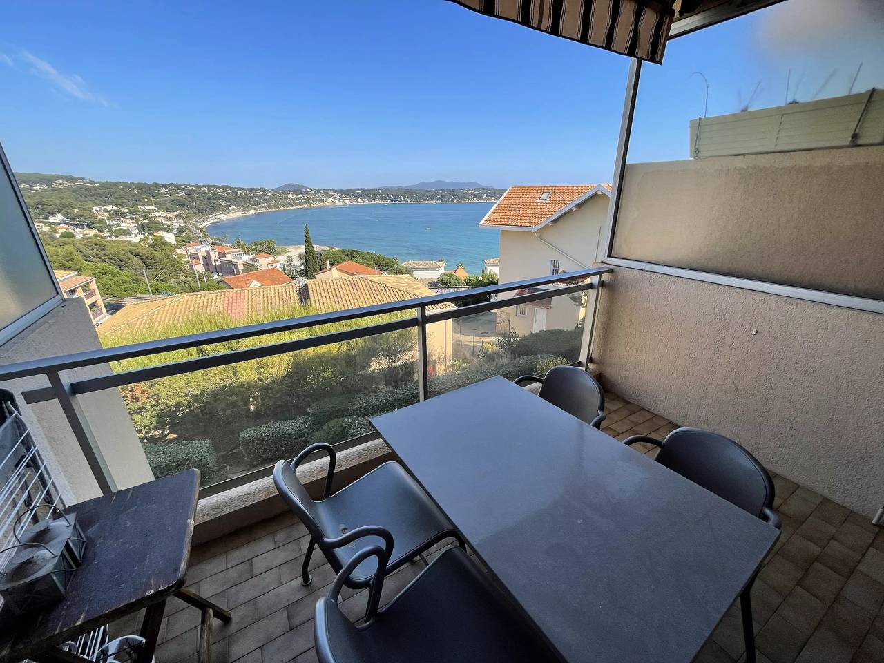 Appartement entier, Appartement vue mer 2 pièces 4 personnes - Budget in Bandol, Côte méditerranéenne (France)