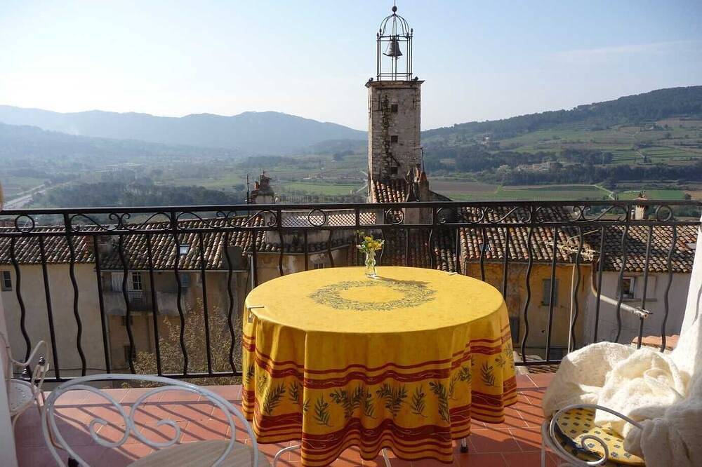 Appartement entier, Très bel appartement duplex, terrasse et vue panoramique dans village médiéval in La Cadière-d'Azur, Côte méditerranéenne (France)