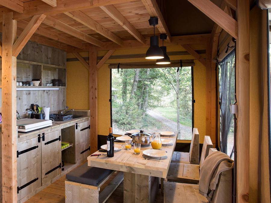 Camping Domaine de La Serre - Safarizelt 6 personen - Zelt Safari Lodge Okavango Premium 57 M² / 3 Zimmer - Überdachte Terrasse in Aigues-Vives (Ariège), Ariège
