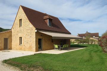 Gîte pour 8 personnes, avec jardin ainsi que terrasse et piscine à Saint-Vincent-de-Cosse