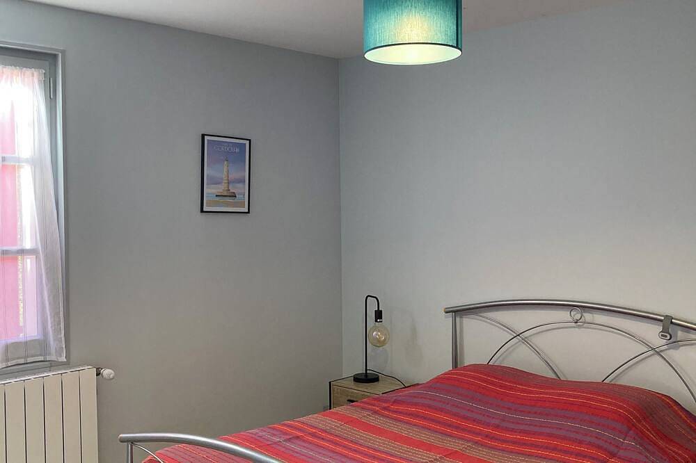 Petit logement de plain-pied accessible Pmr, 2* in Caylus, Tarn-et-Garonne