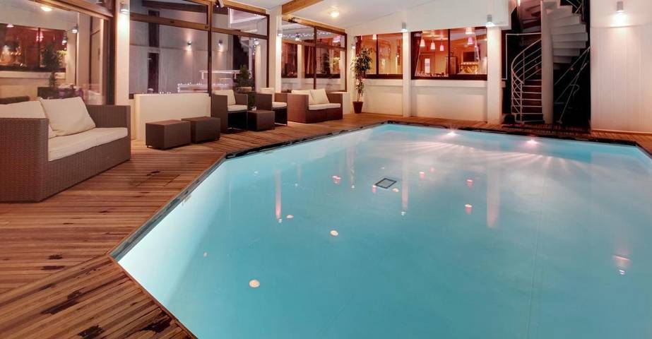 Hôtel pour 2 personnes, avec Terrasse ainsi que Jardin et Piscine