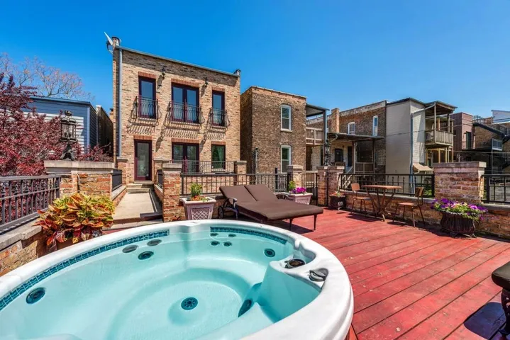 Alojamiento y desayuno para 2 personas, con jacuzzi además de terraza y jardín - 1