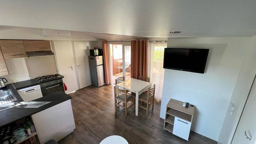 Camping pour 6 personnes, avec Terrasse ainsi que Jardin et Piscine