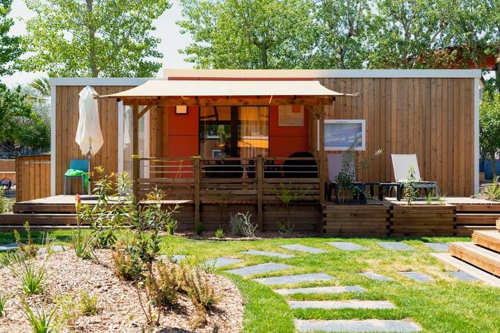 Location de vacances pour 4 personnes, avec jacuzzi et bassin pour enfant ainsi que piscine et jardin dans Portiragnes Plage - 2