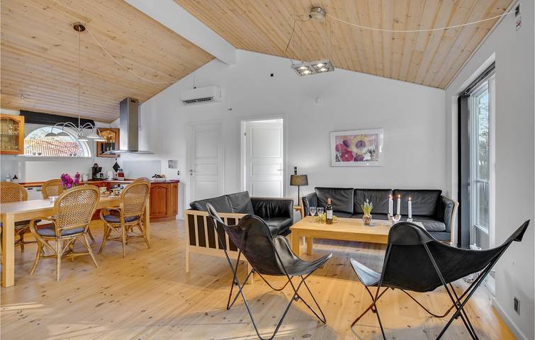 Ferienhaus für 8 Personen mit Terrasse in Rørvig, Nordwestseeland