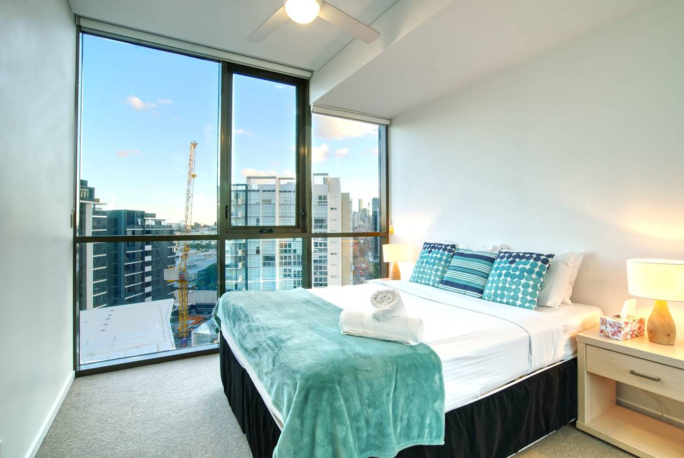 Entire apartment, 2Br Food Drink Hub   Pool   2 cars   Gym   Rooftop in Brisbane, Moreton Bay