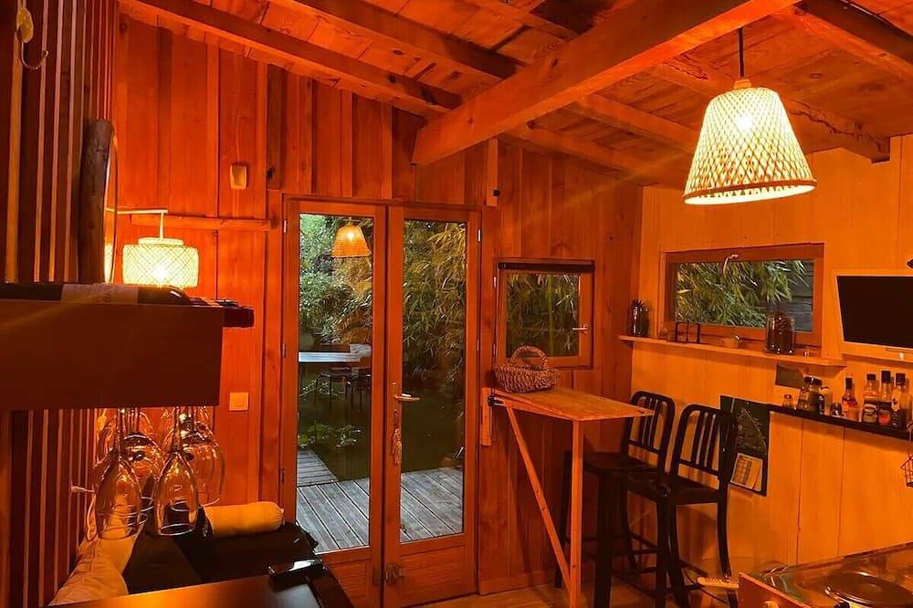 Cabane romantique avec jacuzzi proche de la plage in Claouey, Lège-Cap-Ferret