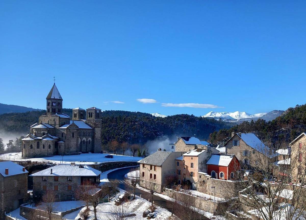 Appartement entier, La Parenthèse Romane in Saint-Nectaire, Parc naturel régional des Volcans d'Auvergne