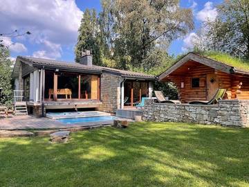 Gîte pour 14 personnes, avec jardin et piscine ainsi que vue et sauna dans Ovifat