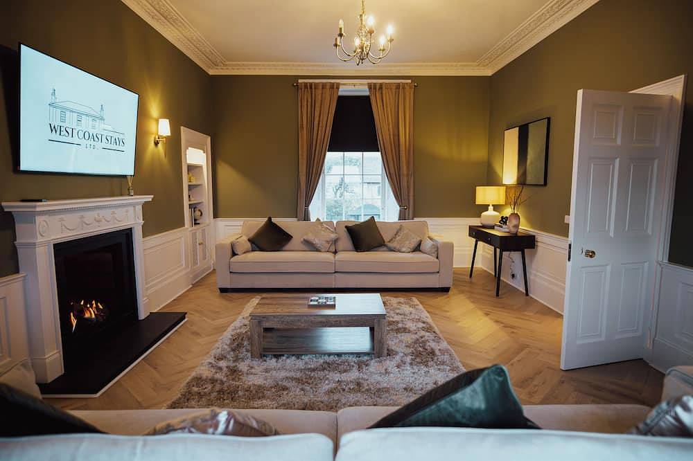 Bankhouse Troon, Scotland | Luxury Sea View Retreat with Hot Tub & Sauna in Troon, Firth Of Clyde