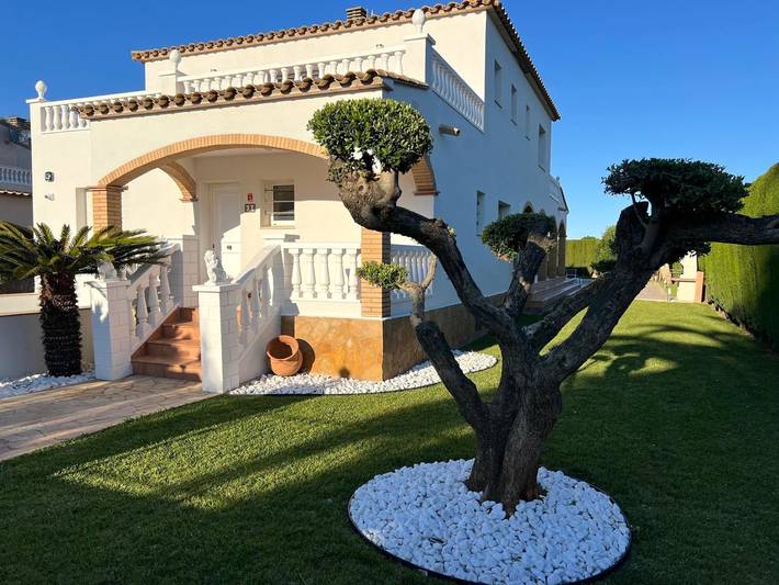 Casa rural para 14 personas, con Balcón además de Terraza y Jardín en Vilamacolum - 3