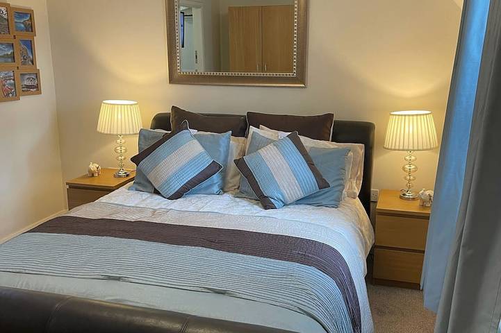 The Grange, Portrush. Deluxe holiday home, 8 beds, up to 12 guests, 6 bedrooms. in Portrush, County Antrim