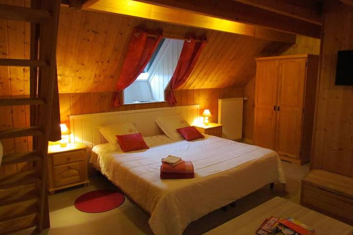 Location de vacances pour 12 personnes, avec piscine et jardin dans Commenailles - 4