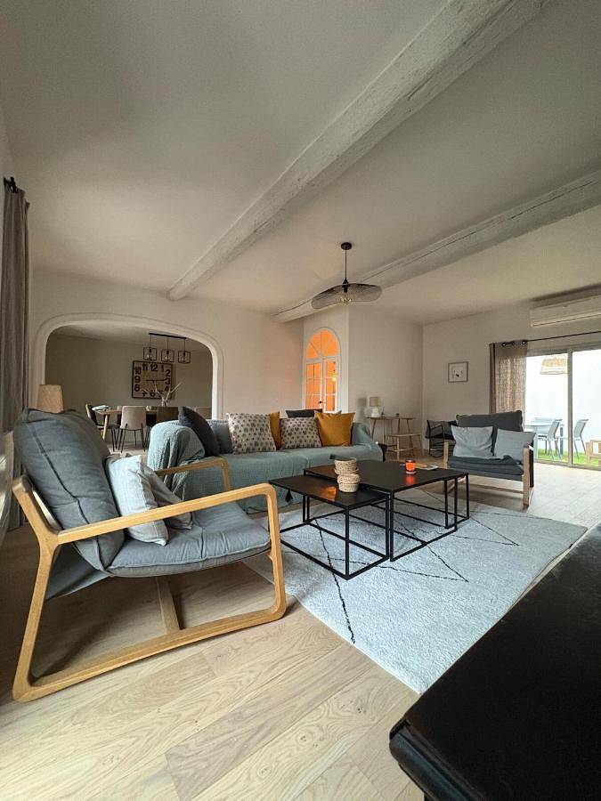 Three-Bedroom House in Pomérols, Côte d'Améthyste