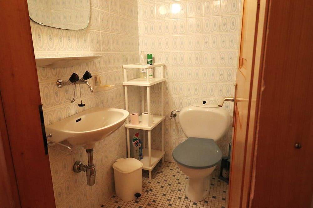 Ganze Wohnung, Exterior: Geräumige Wohnung für 5 Personen, im Zentrum des Dorfes, -Innenbereich: ca. 85 m2, Wohnzim in Saint Luc, Anniviers