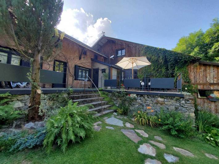 Gîte pour 8 personnes, avec Balcon/Terrasse ainsi que Terrasse et Jardin