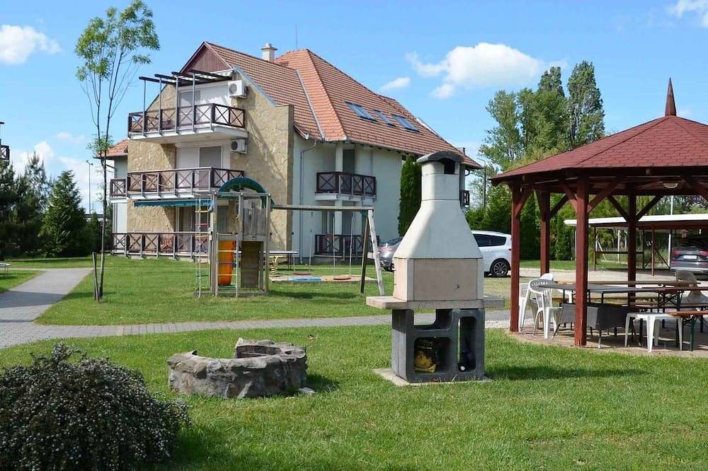 Ganze Wohnung, Studio in Hullám Ferienanlage nur 150 m vom See in Balatonőszöd, Plattensee Südufer