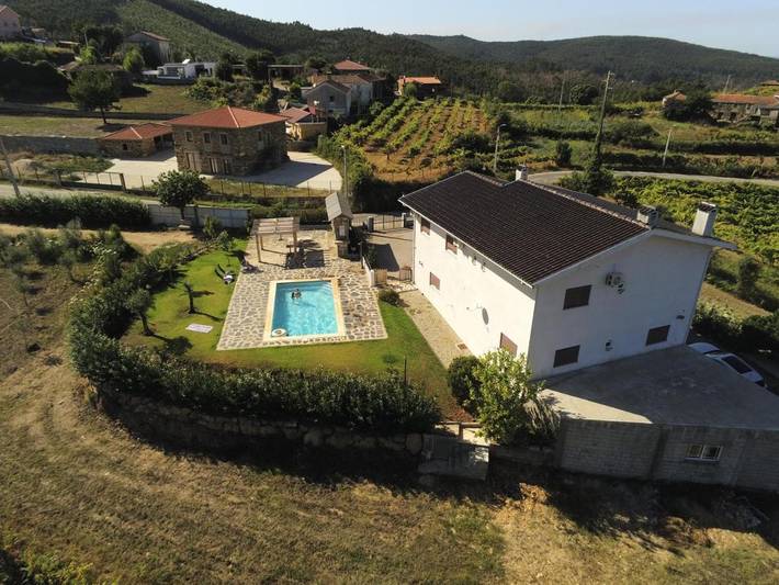 Maison d’hôte pour 8 personnes, avec Balcon et Terrasse ainsi que Jardin et Piscine à Castelo de Paiva