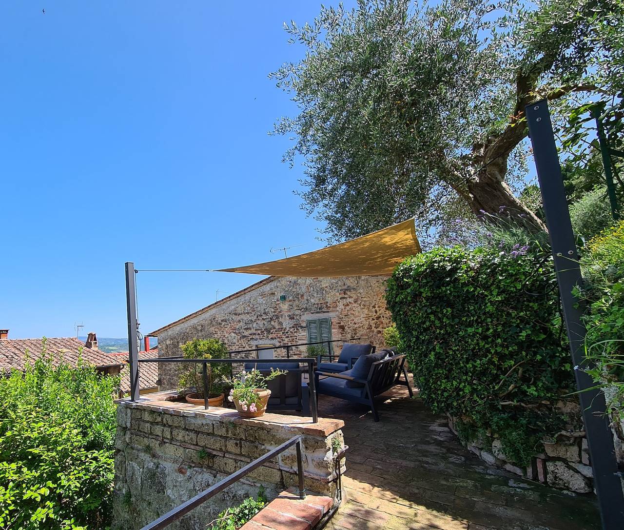 Appartamento intero, La Terrazza, Cetona, Toscana, casa storica in pietra con giardino in Cetona, Siena e dintorni