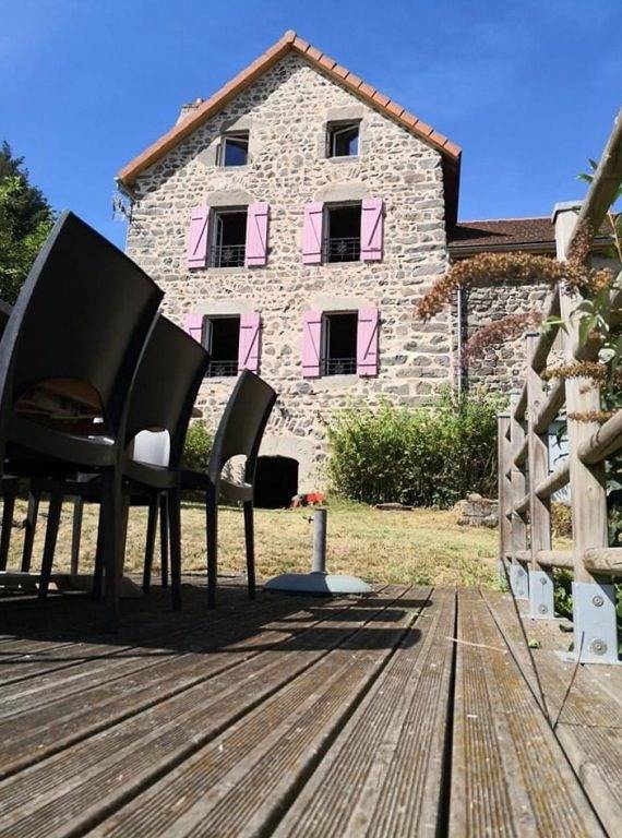 Gîte pour 8 personnes, avec jardin et terrasse dans le Puy-de-Dôme - 2