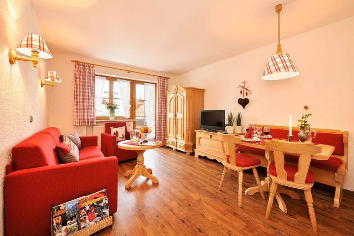 Ferienwohnung für 4 Personen, mit Balkon und Terrasse sowie Whirlpool und Sauna in Bolsterlang
