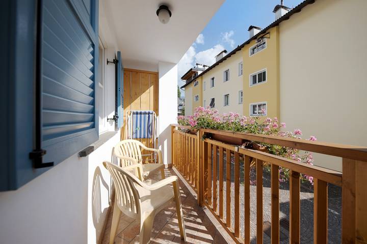 Appartamento intero, Appartamento "Residence Montebel Bilocale" con vista sulle montagne, giardino e terrazza in Tesero, Dolomiti di Fiemme