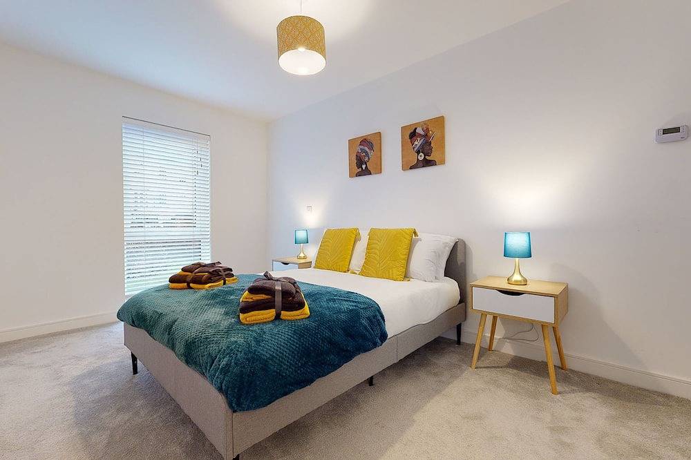 Entire apartment, Luxury 2 Bed Apartment with Parking 18 mins from London in Swanscombe and Greenhithe, Dartford
