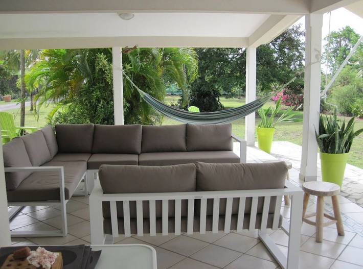 Location de vacances pour 10 personnes, avec terrasse ainsi que jardin et piscine à Saint-François - 4