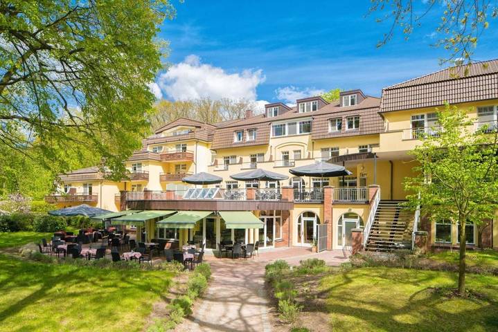 Hotel, mit Terrasse und Garten sowie Pool und Sauna in Güstrow - 2