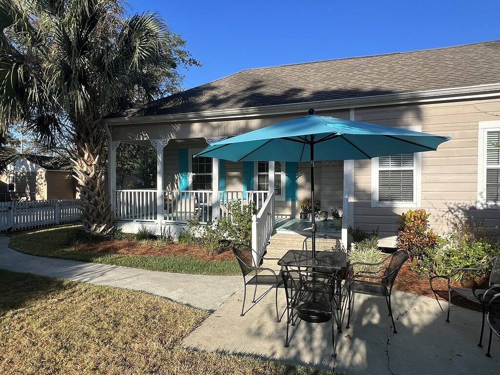 Historic 1890's house in Old Town Bsl. Walking distance to Bsl and the beach. in Bay St. Louis, Mississippi Gulf Coast