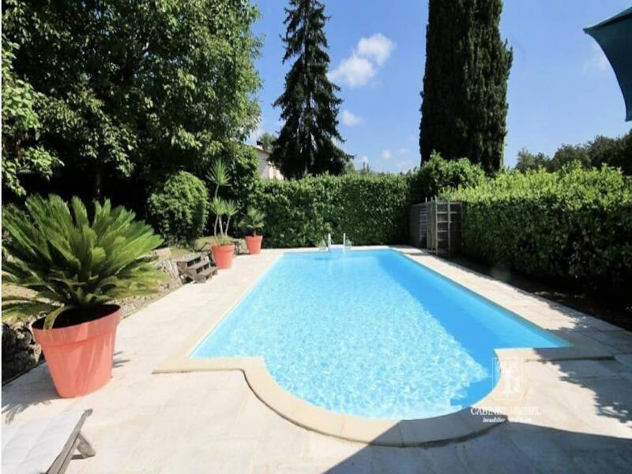 Ganze Wohnung, Villa an der Côte d’Azur mit Pool & Bbq in Le Rouret, Cannes und Umgebung
