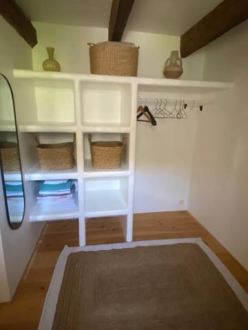 Gîte pour 2 personnes, avec piscine et terrasse à Vallabrix