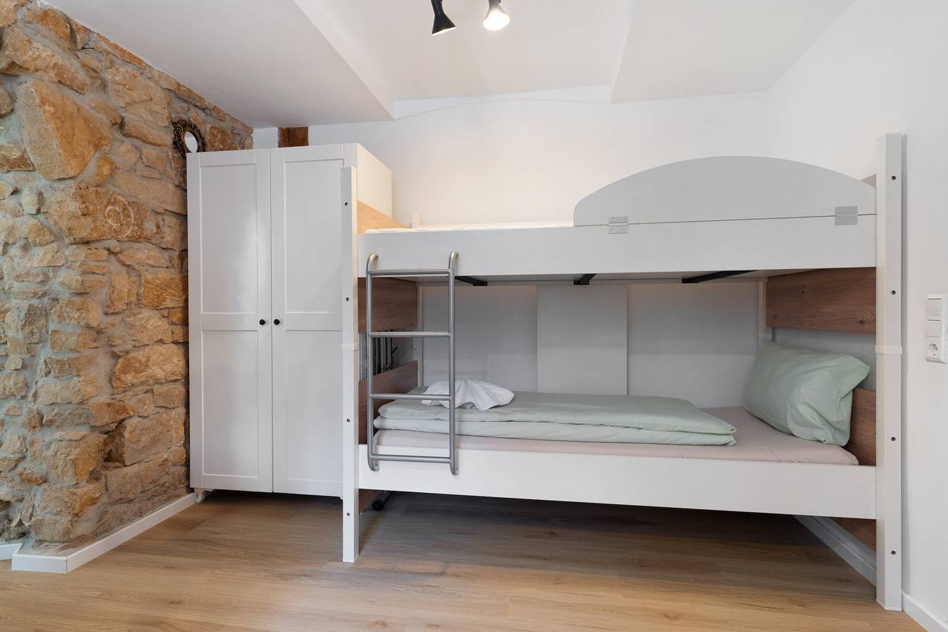 Ganze Wohnung, Apartment 4 mit 2 Schlafzimmern mit Gemeinschaftsterrasse und Wi-Fi in Europa-Park, Rheinhausen