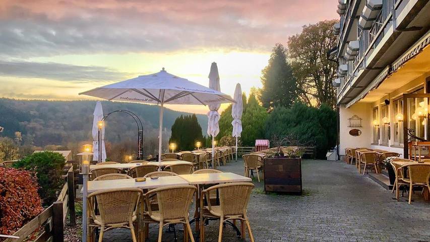 Ferienhaus für 4 Personen, mit Balkon und Terrasse sowie Seeblick und Ausblick am Biggesee - 2
